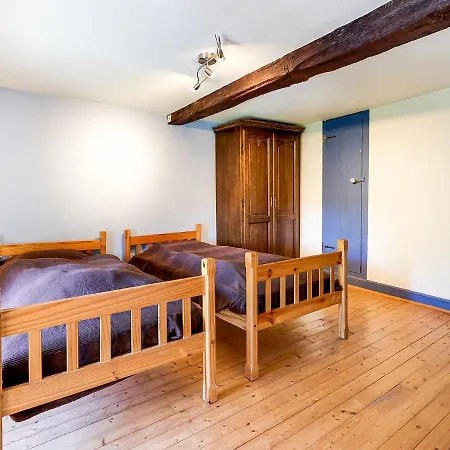 Cozy Holiday In Gros Fays With Terrace ביבר